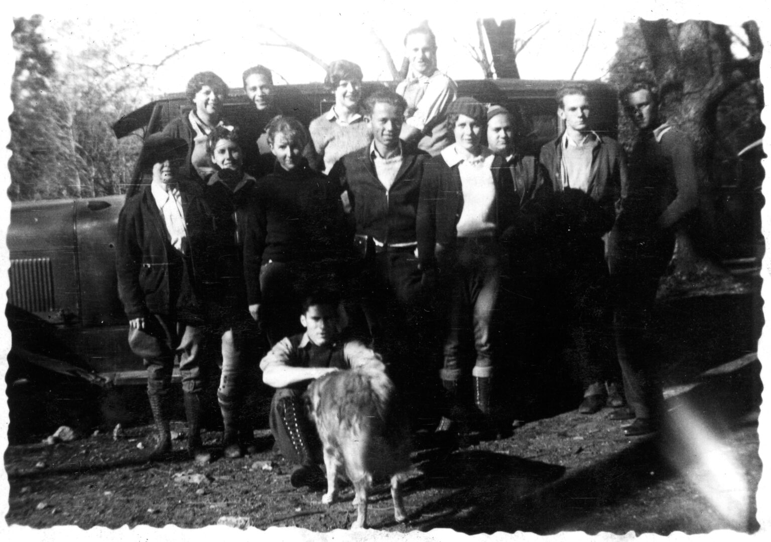 In the 1930s, geology students posed outdoors in Ensenada