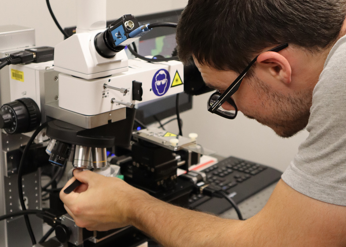 Second-year Physics master’s student Nicholas Schottle is preparing a moiré quantum material in the Quantum Materials Design and Growth Lab.