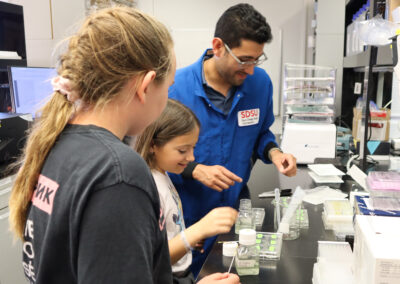 Daniel Noreña-Caro instructs students on proper lab techniques